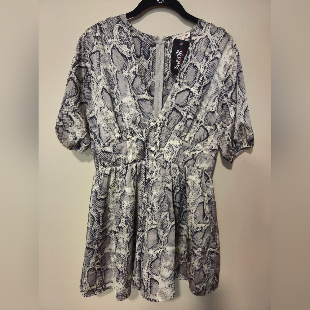NWT Main Strip Snakeskin V-Neck Romper Size L